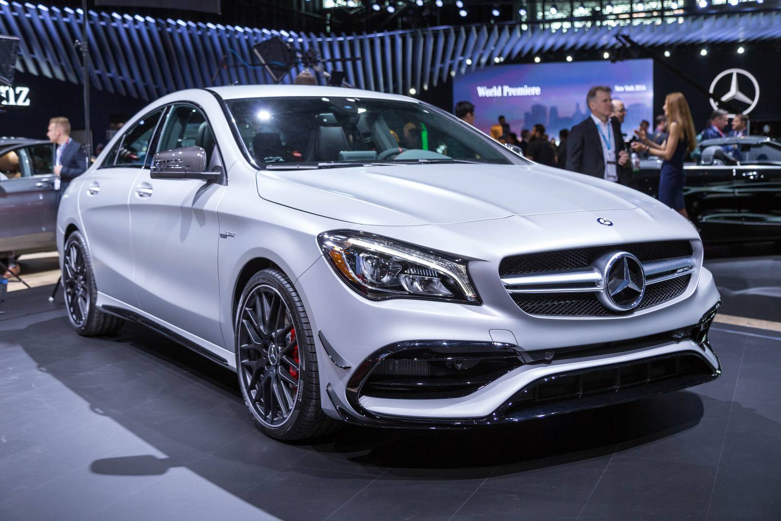 Поставки Mercedes-Benz были рекордными в марте 2016 года
